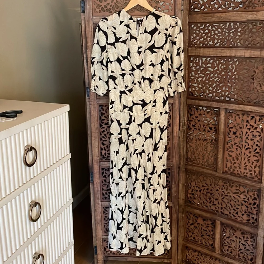 RIXO Black and Cream Leaf Print Midi Dress - Picture 7 of 7